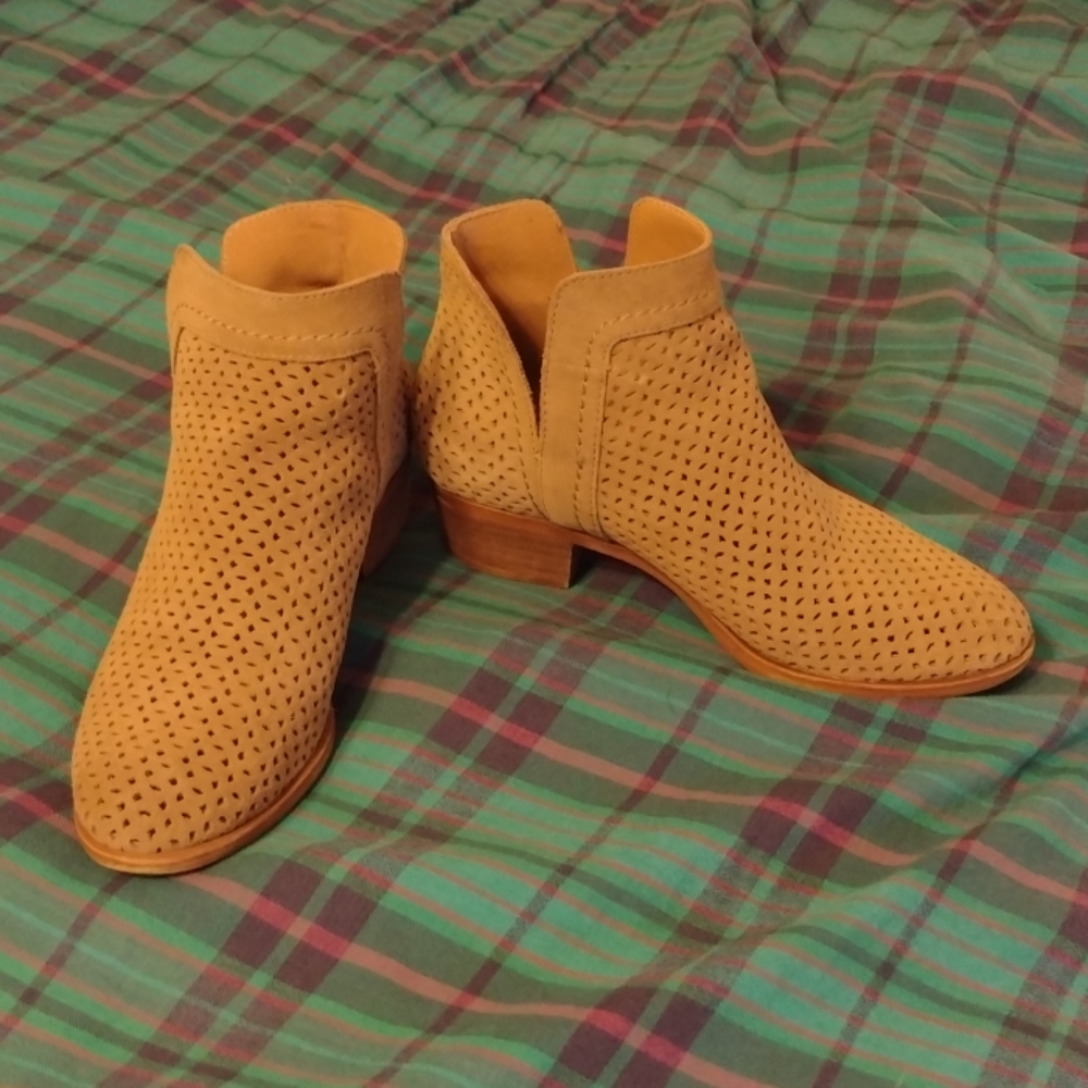 Ankle boots